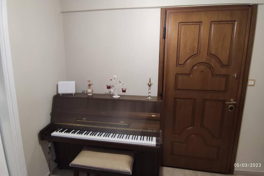 Sq Varnava Appartment Athén Kültér fotó